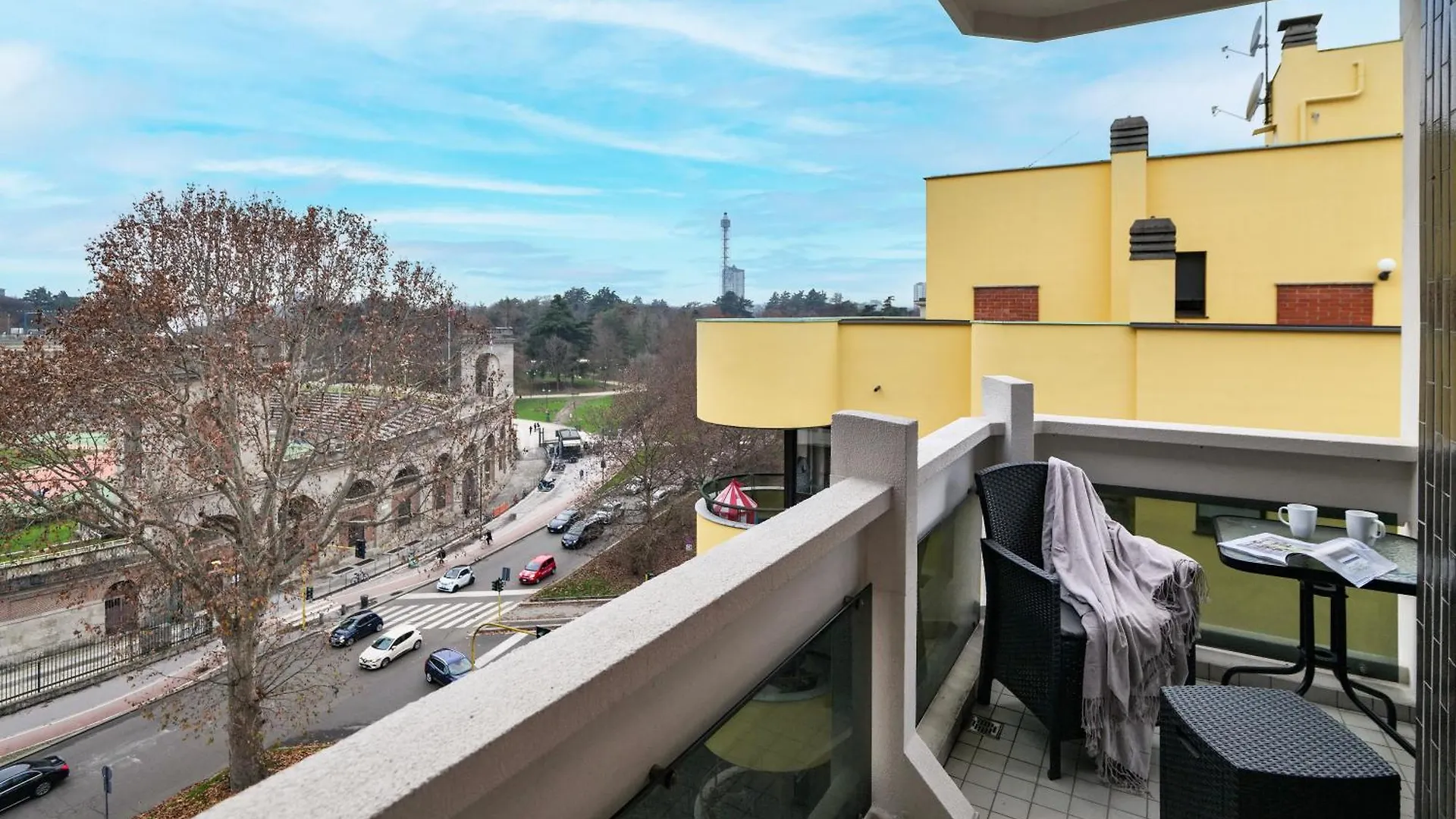 Elegante Con Vista Sul Parco In Centro Milano Apartment  Milan