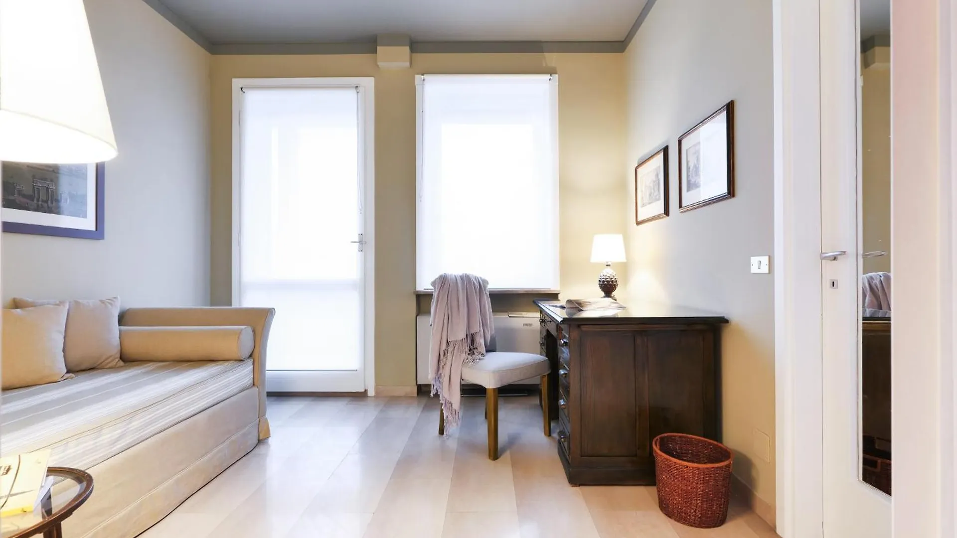 Elegante Con Vista Sul Parco In Centro Milano Apartment  Milan